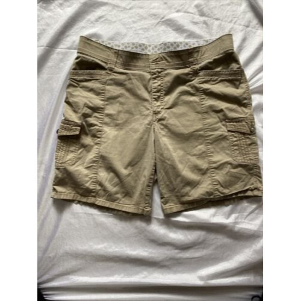 Lees Sinfully Soft Womans 18M Khaki Color  Cargo Shorts